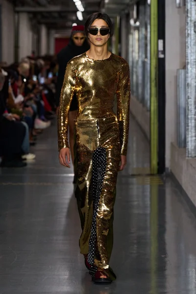 Look 50
